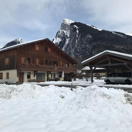 Particulier Loue 2 Appartements Communicants Dans Chalet A Samoens Jusqu A 16 Couchages Екстериор снимка